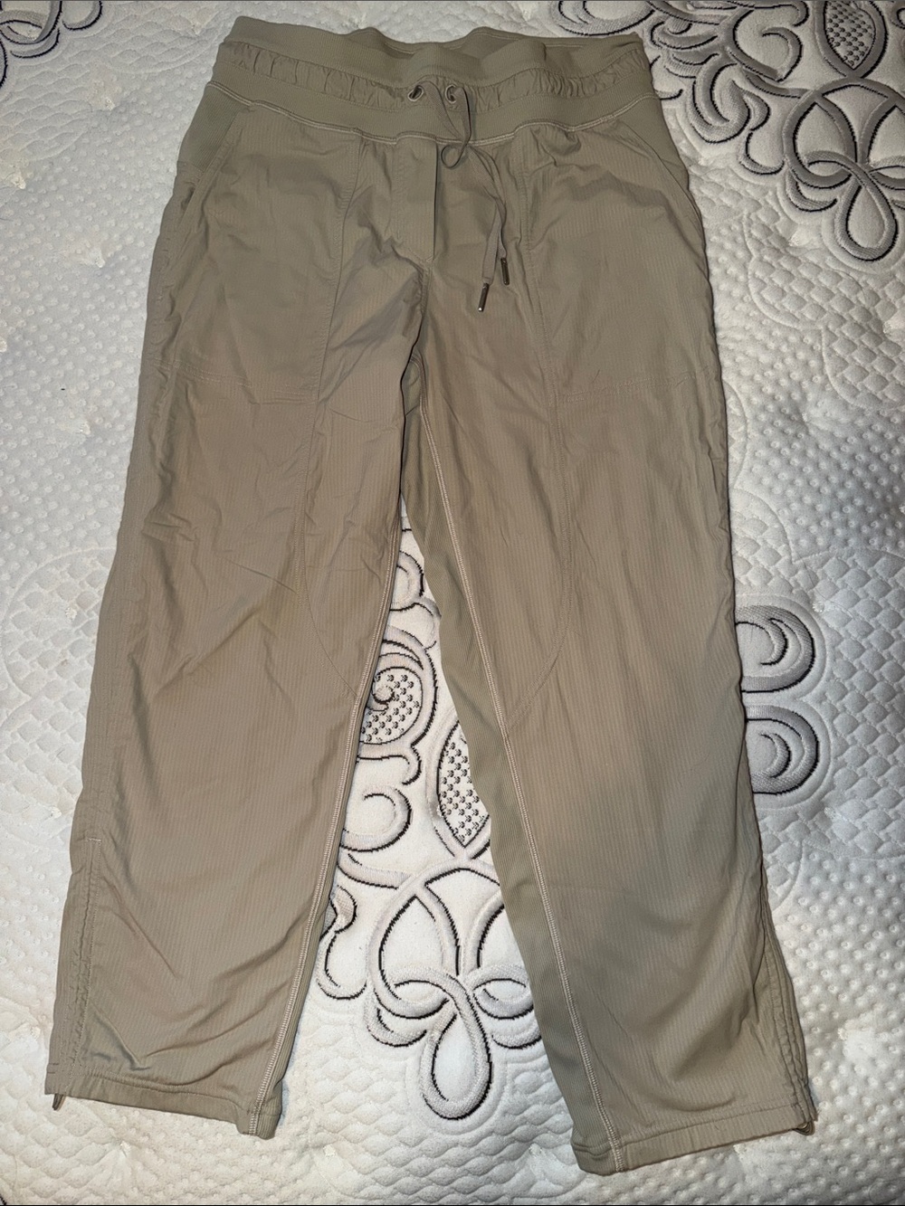 lululemon athletica Men's Light Olive Drawstring Joggers